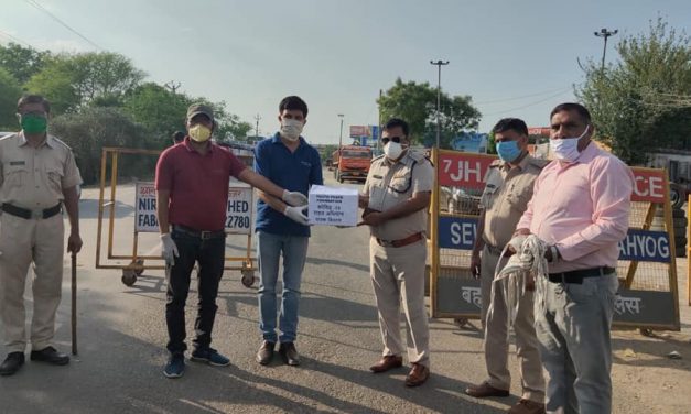 YPF Team Bahadurgarh distributed washable masks to Police Administration