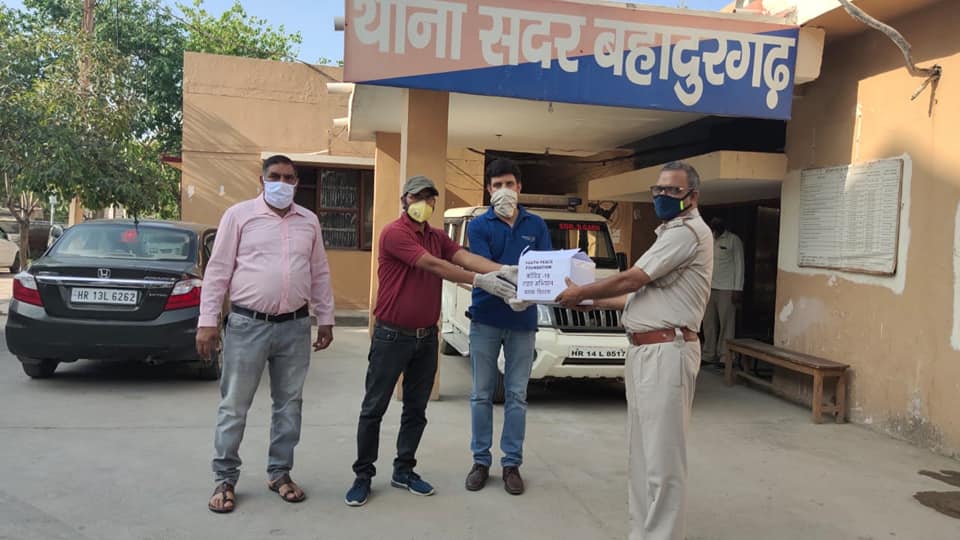YPF Team Bahadurgarh distributed washable masks to Police Administration