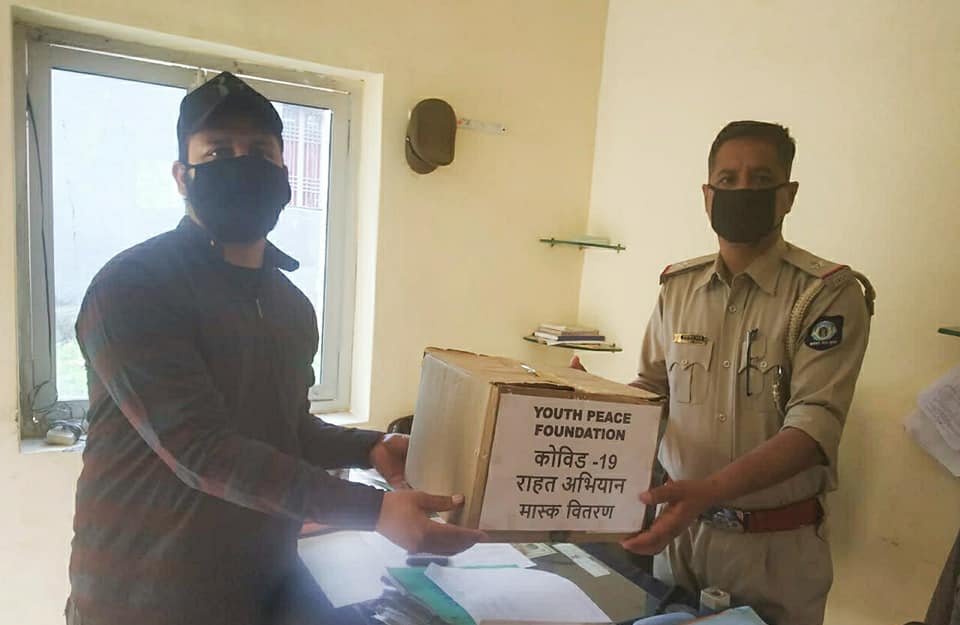 Mask distribution to SHO by YPF Kangra Team