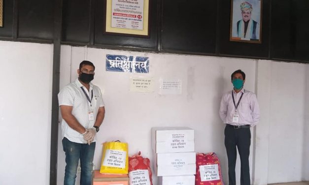 YPF Team distributed Masks to Rajasthan Health Minister