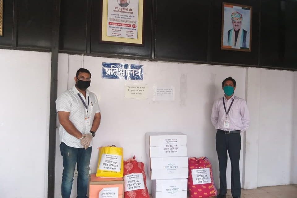 YPF Team distributed Masks to Rajasthan Health Minister
