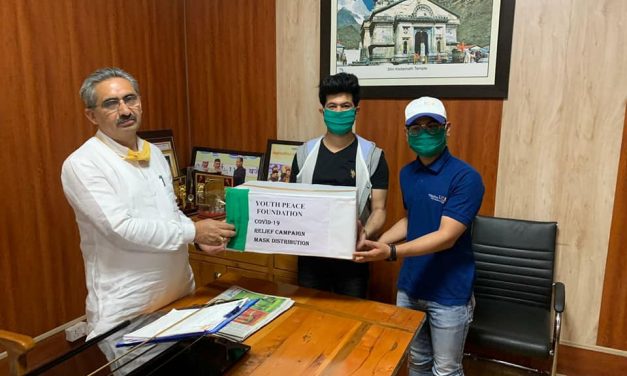 Mask distribution by YPF Team Dehradun